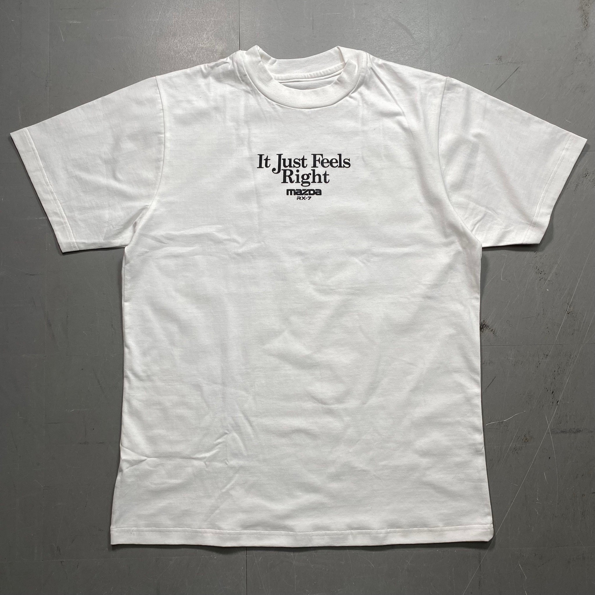 クルーネック プリントTシャツ オーバープリント IT JUST FEELS RIGHT maf-0009